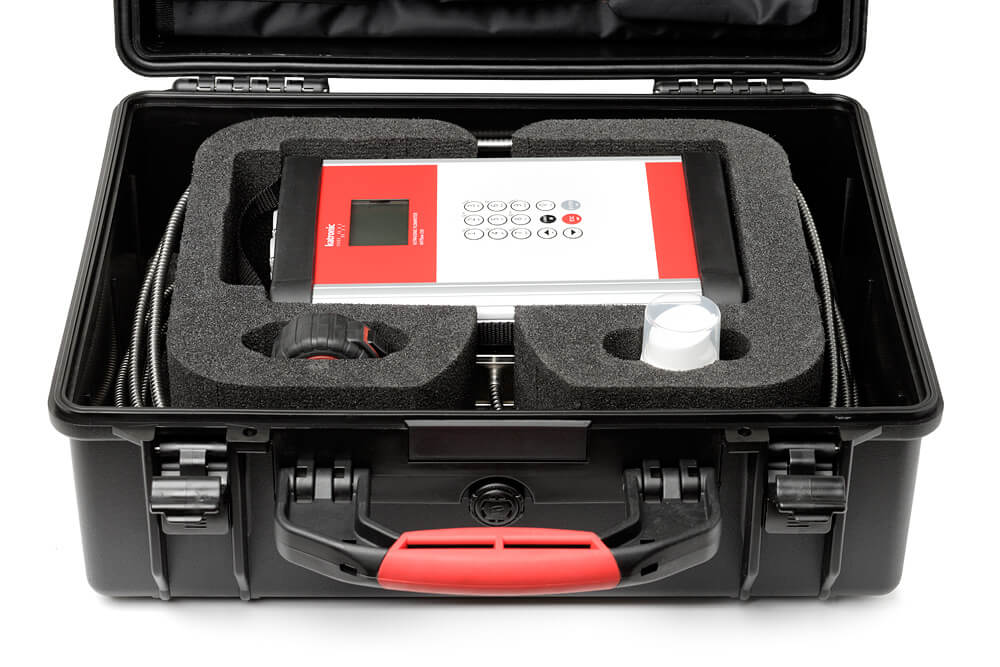 The clamp-on ultrasonic flowmeter KATflow 230 can be easily carried in a robust transport case for more convenience. Portable ultrasonic flow meter KATflow 230 in practical transport case