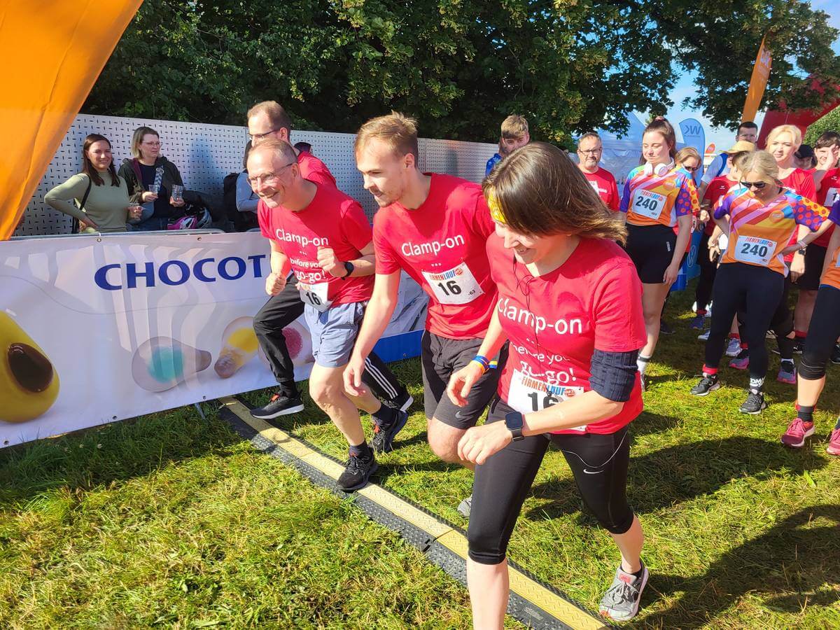 Running Team Katronic (from left to right): Laurin Brach, Karsten Frahn, Anteus Hallaschka, Olena Zakharova